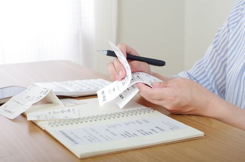 El 42% de mujeres gana apenas un salario mínimo